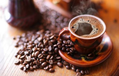 Hạt cà phê chồn thường giòn và cứng hơn cà phê khác